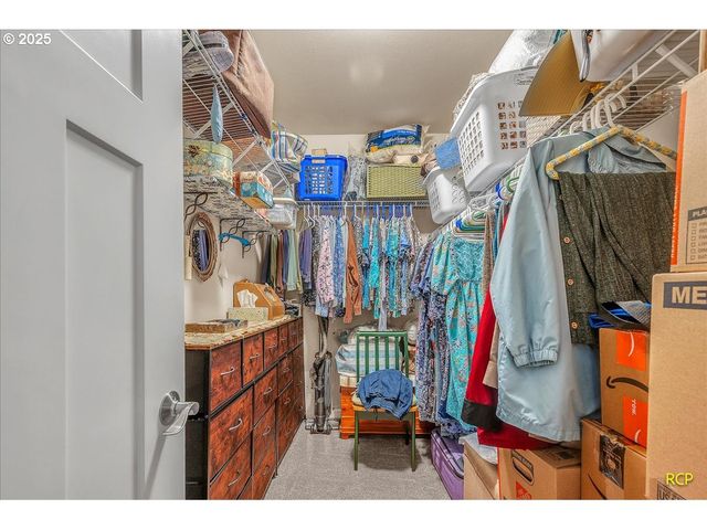 350 POWDER HILL Dr, Kalama, WA 98625