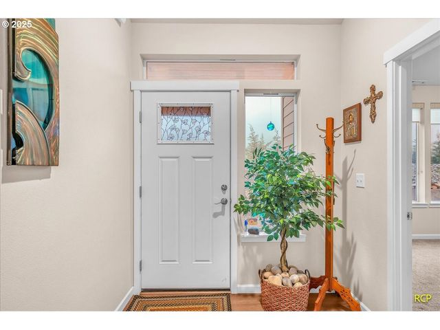 350 POWDER HILL Dr, Kalama, WA 98625