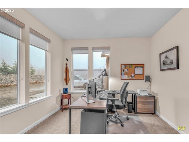 350 POWDER HILL Dr, Kalama, WA 98625