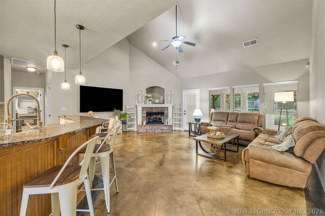 734 W 39th Street, Sand Springs, OK 74063