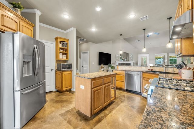 734 W 39th Street, Sand Springs, OK 74063