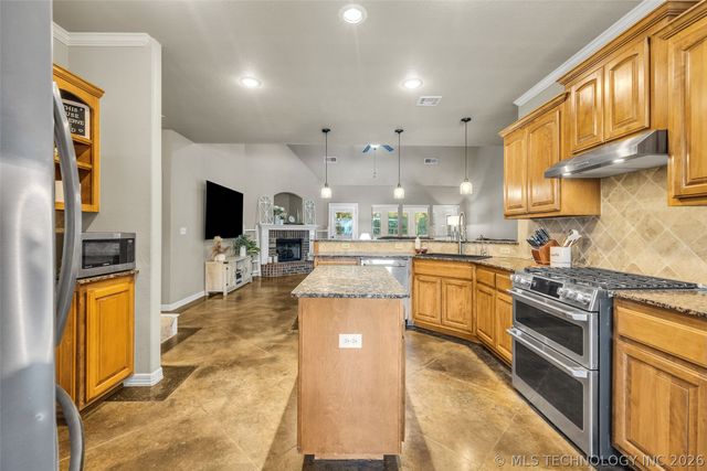 734 W 39th Street, Sand Springs, OK 74063