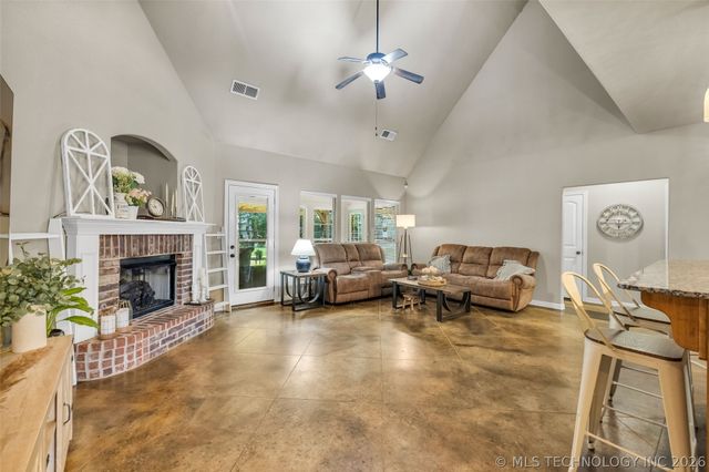 734 W 39th Street, Sand Springs, OK 74063
