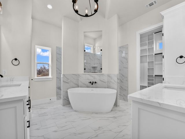 212 Desperado Court, Weatherford, TX 76088