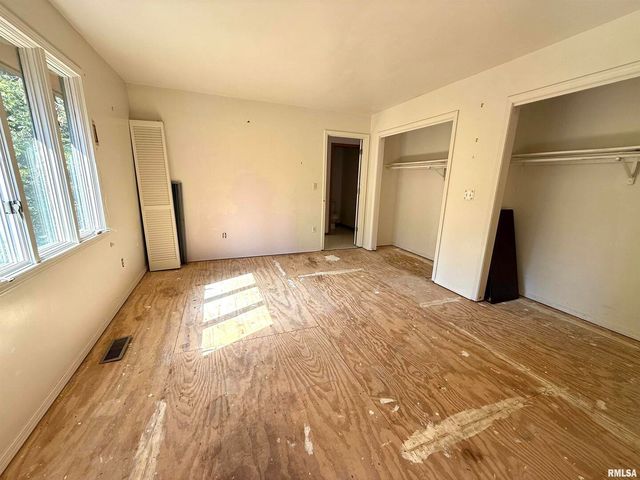 592 Brush Hill Road, Carbondale, IL 62901