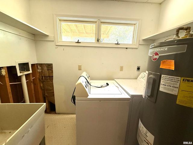 592 Brush Hill Road, Carbondale, IL 62901