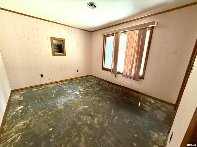 592 Brush Hill Road, Carbondale, IL 62901