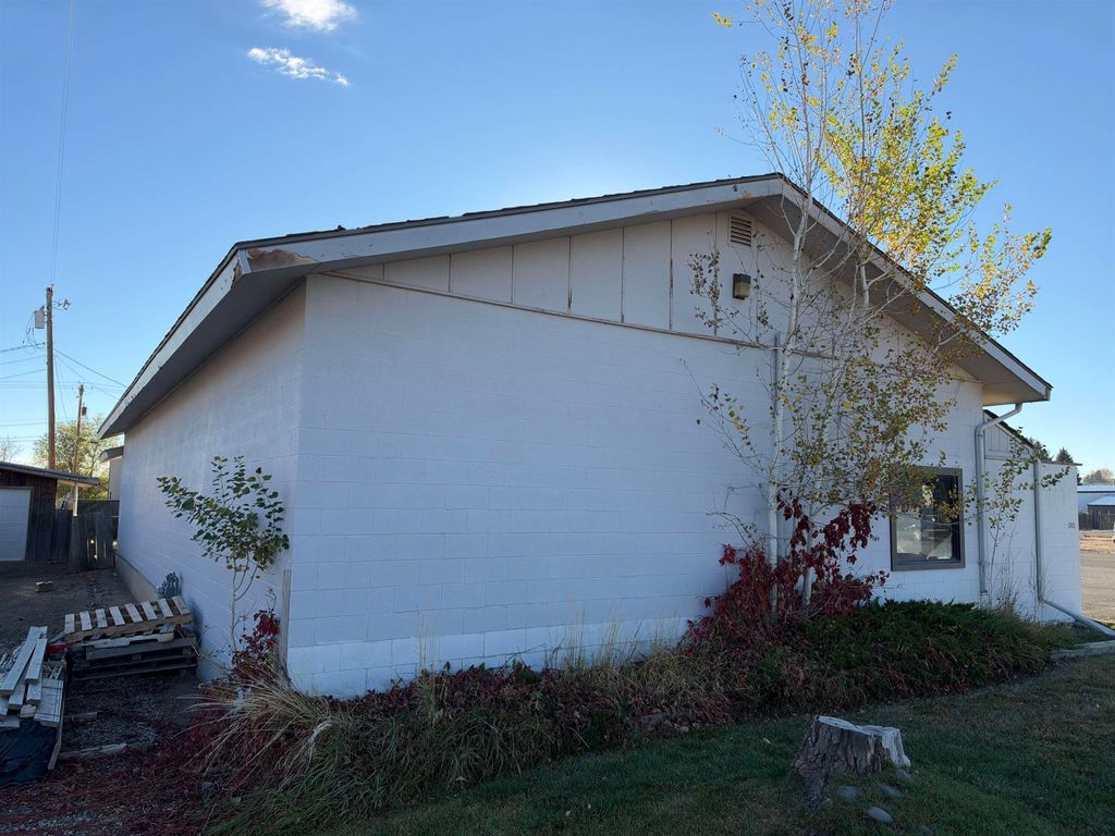 502 Blackburn St, Cody, WY 82414 photo 4