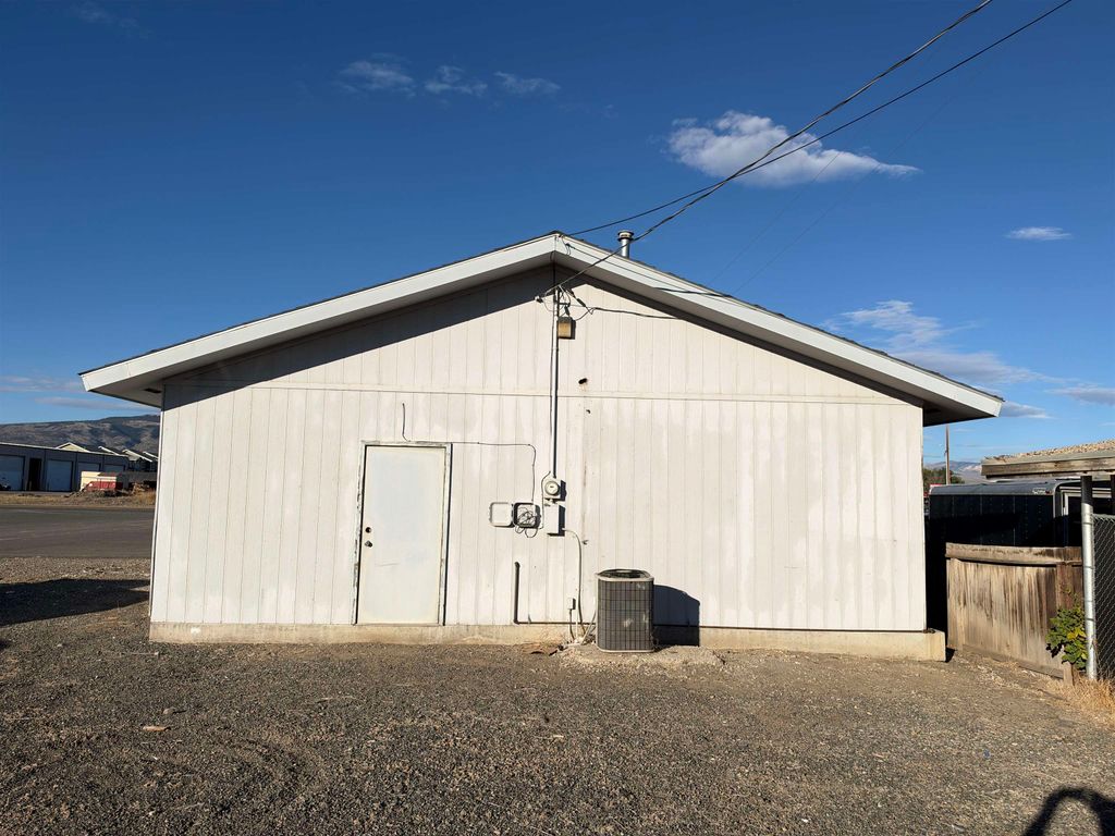 502 Blackburn St, Cody, WY 82414 photo 5