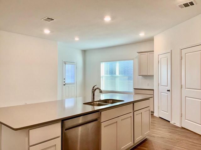 105 Blue Blaze TRL, Georgetown, TX 78628