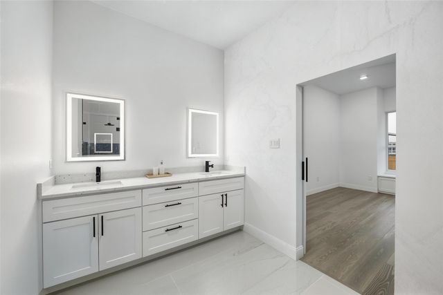 3220 N Houston, Fort Worth, TX 76106