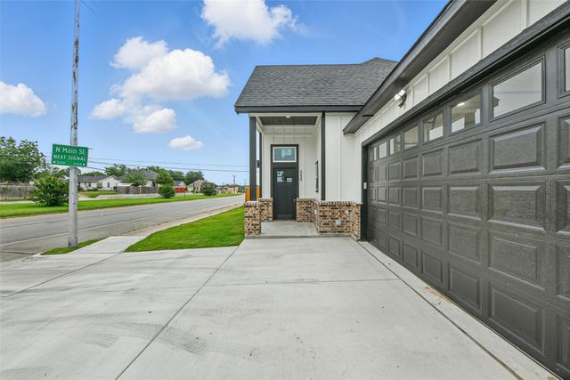3220 N Houston, Fort Worth, TX 76106