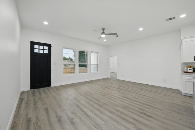3220 N Houston, Fort Worth, TX 76106