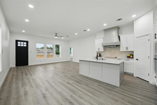 3220 N Houston, Fort Worth, TX 76106