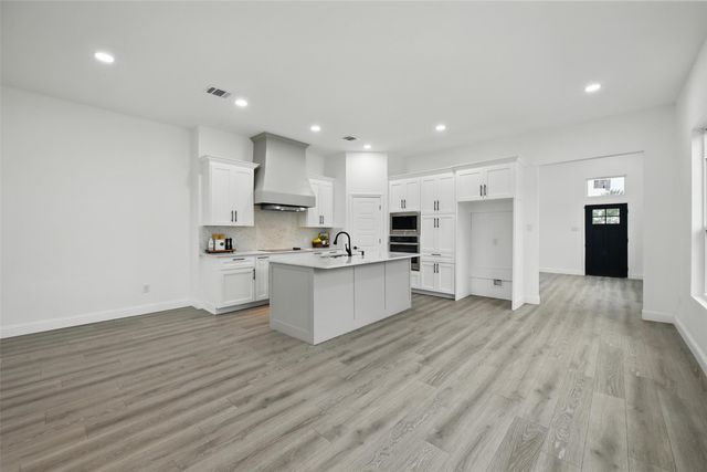 3220 N Houston, Fort Worth, TX 76106