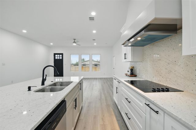 3220 N Houston, Fort Worth, TX 76106