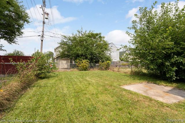2231 Andrus Street, Hamtramck, MI 48212