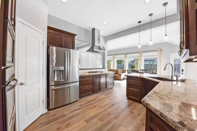 1814 Sandy Lake Drive, Friendswood, TX 77546