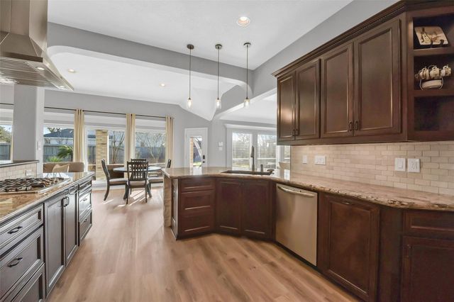 1814 Sandy Lake Drive, Friendswood, TX 77546