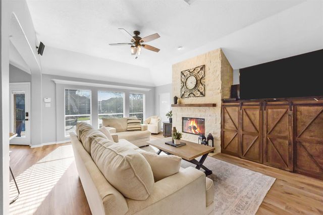 1814 Sandy Lake Drive, Friendswood, TX 77546