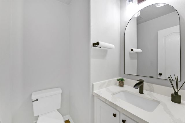 1814 Sandy Lake Drive, Friendswood, TX 77546