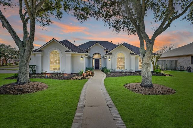 1814 Sandy Lake Drive, Friendswood, TX 77546