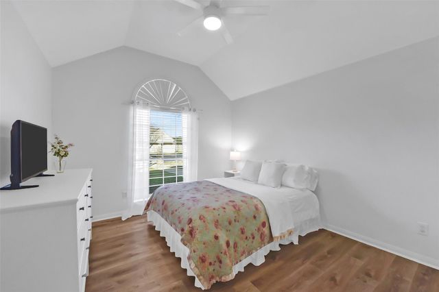 1814 Sandy Lake Drive, Friendswood, TX 77546