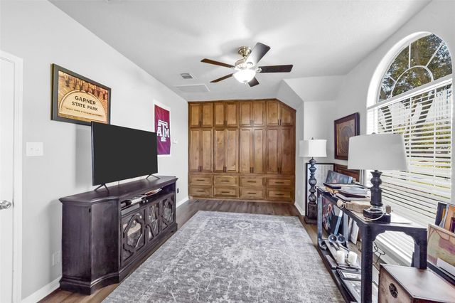 1814 Sandy Lake Drive, Friendswood, TX 77546