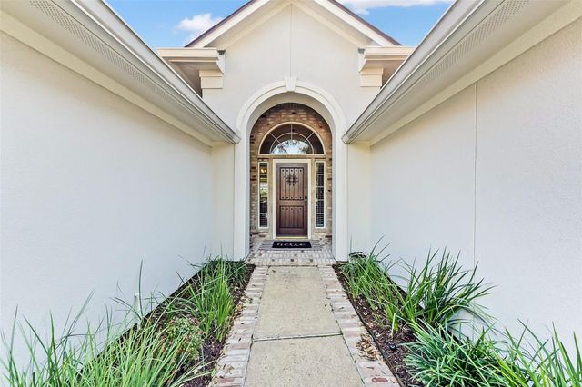 1814 Sandy Lake Drive, Friendswood, TX 77546