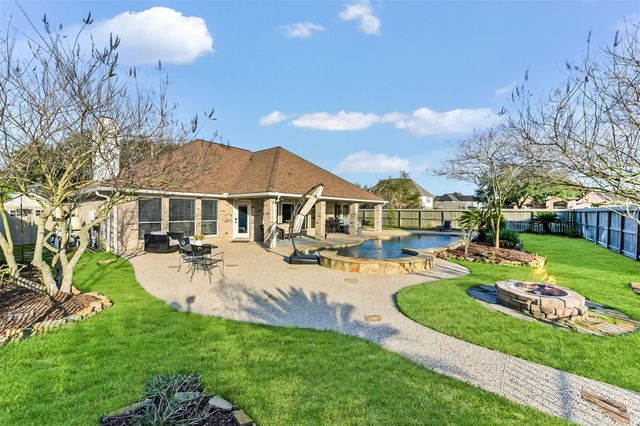 1814 Sandy Lake Drive, Friendswood, TX 77546