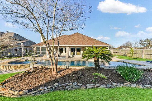 1814 Sandy Lake Drive, Friendswood, TX 77546
