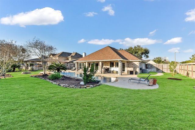 1814 Sandy Lake Drive, Friendswood, TX 77546