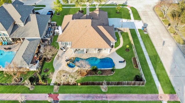 1814 Sandy Lake Drive, Friendswood, TX 77546