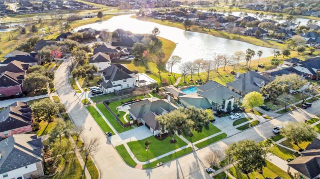 1814 Sandy Lake Drive, Friendswood, TX 77546