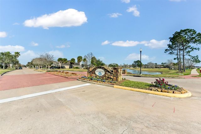 1814 Sandy Lake Drive, Friendswood, TX 77546