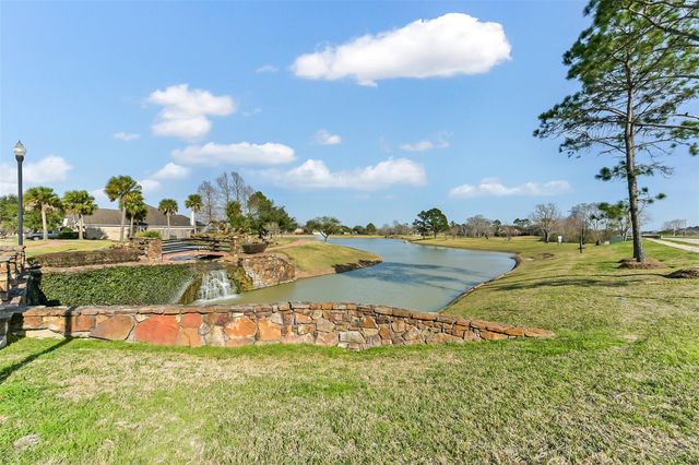 1814 Sandy Lake Drive, Friendswood, TX 77546