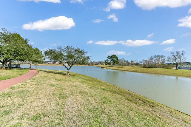 1814 Sandy Lake Drive, Friendswood, TX 77546