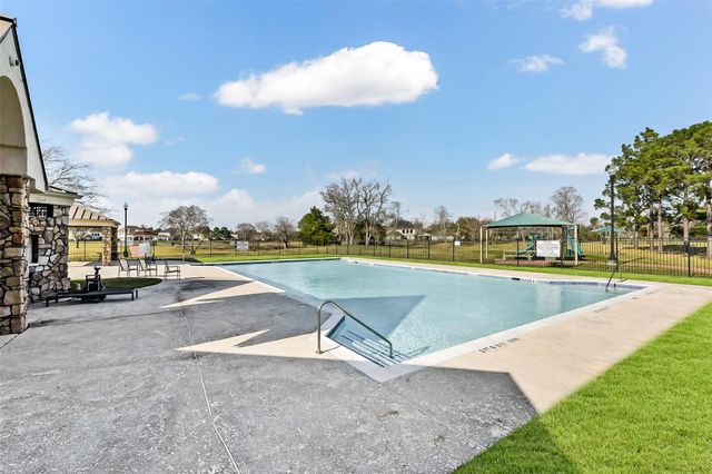 1814 Sandy Lake Drive, Friendswood, TX 77546