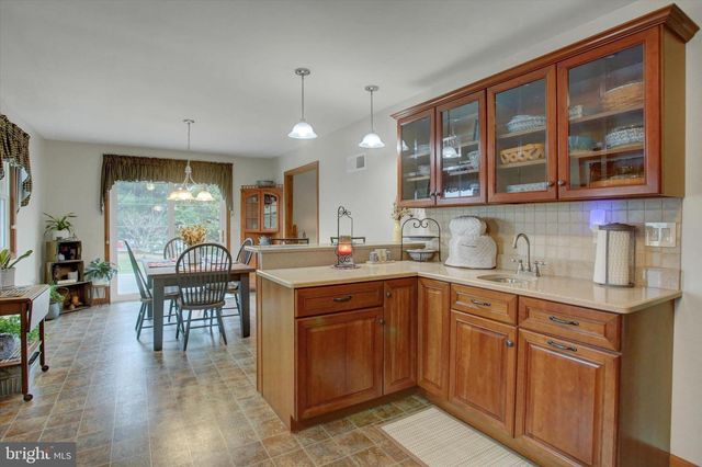 21 BEECHER DR, Carlisle, PA 17015