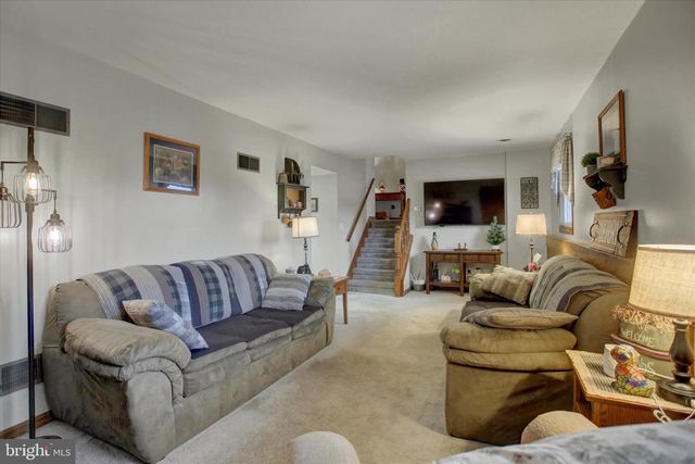 21 BEECHER DR, Carlisle, PA 17015