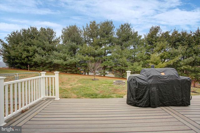 21 BEECHER DR, Carlisle, PA 17015