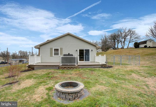 21 BEECHER DR, Carlisle, PA 17015