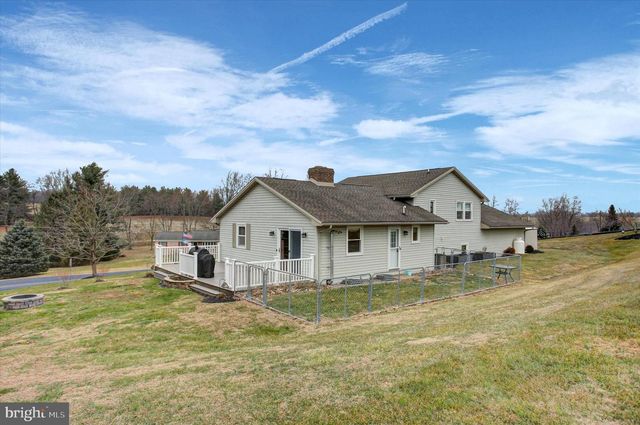 21 BEECHER DR, Carlisle, PA 17015