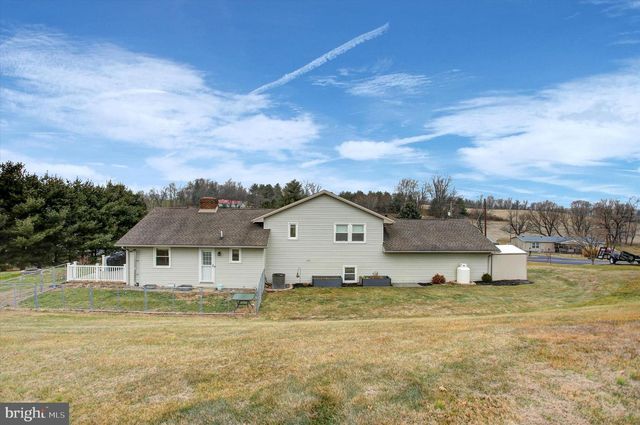 21 BEECHER DR, Carlisle, PA 17015