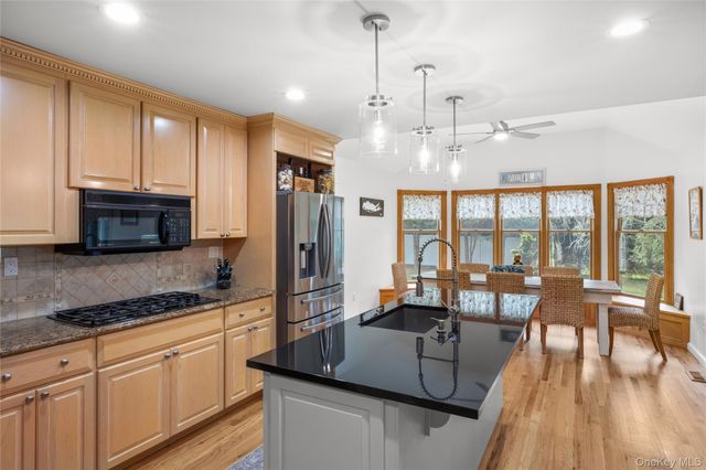 300 Private Road 8, Cutchogue, NY 11935