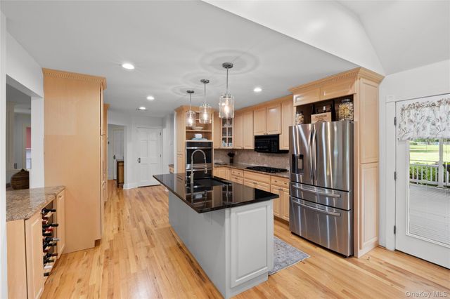 300 Private Road 8, Cutchogue, NY 11935