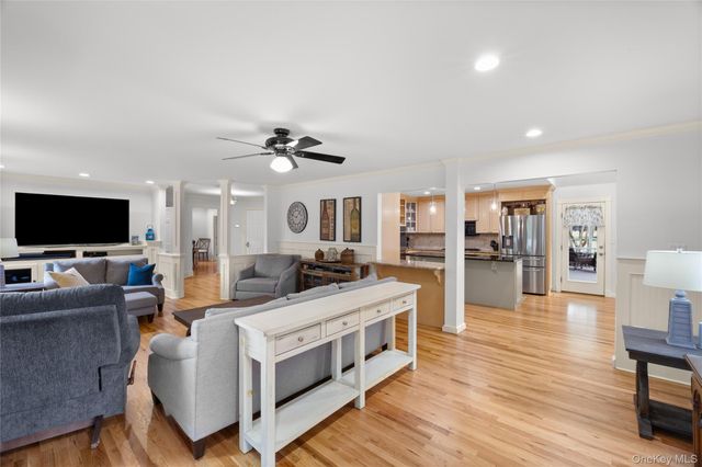 300 Private Road 8, Cutchogue, NY 11935