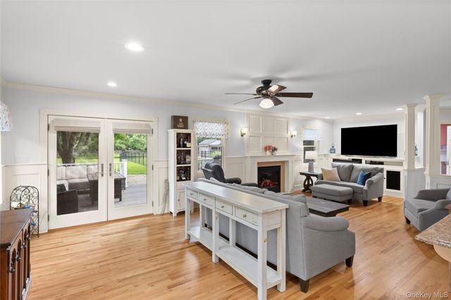300 Private Road 8, Cutchogue, NY 11935