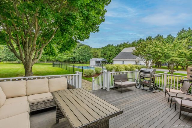 300 Private Road 8, Cutchogue, NY 11935