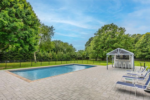 300 Private Road 8, Cutchogue, NY 11935